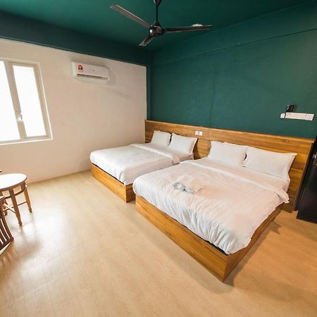 Room V Jalan Sultanah Batu Pahat Bagian luar foto
