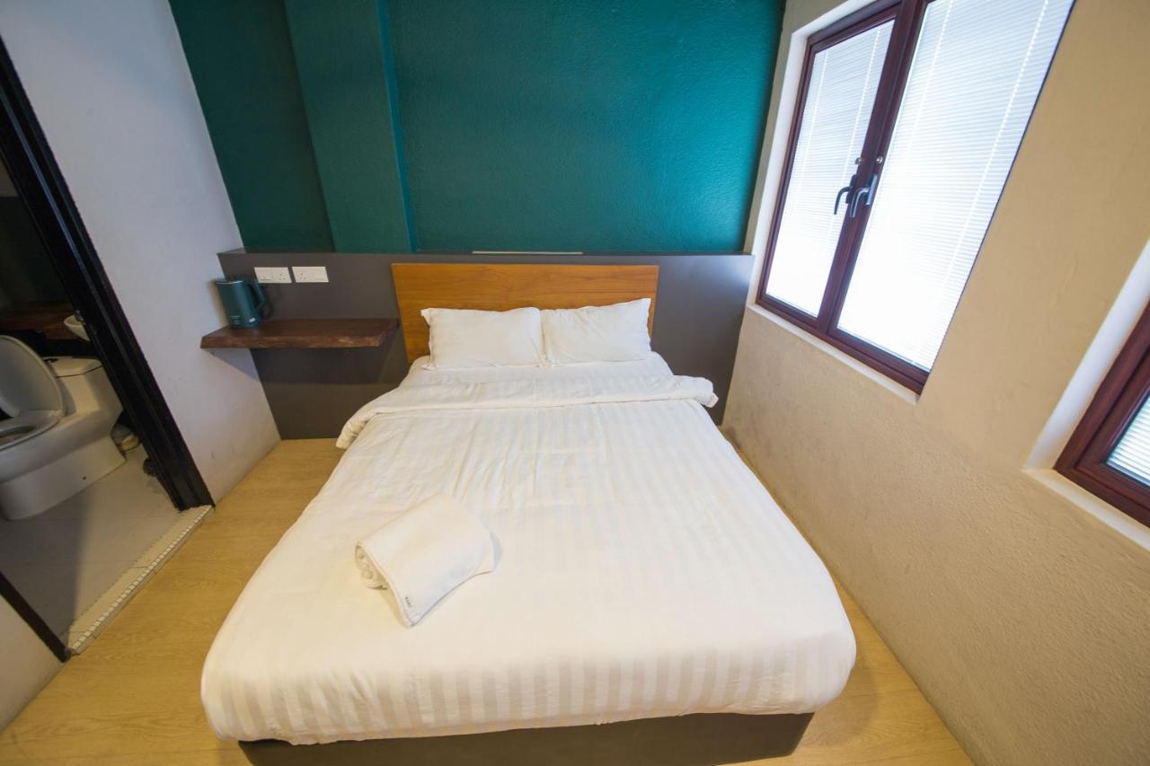 Room V Jalan Sultanah Batu Pahat Bagian luar foto