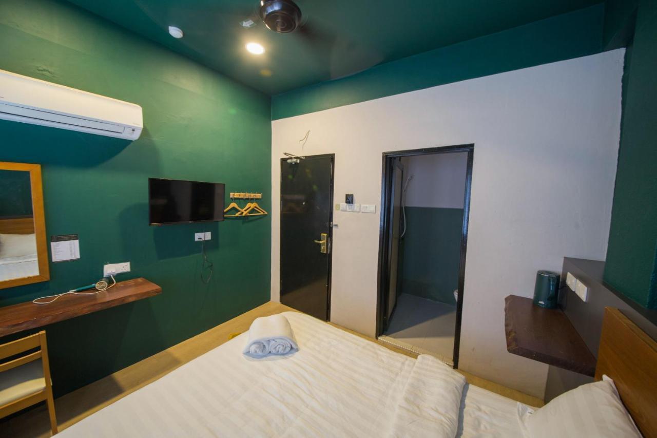 Room V Jalan Sultanah Batu Pahat Bagian luar foto