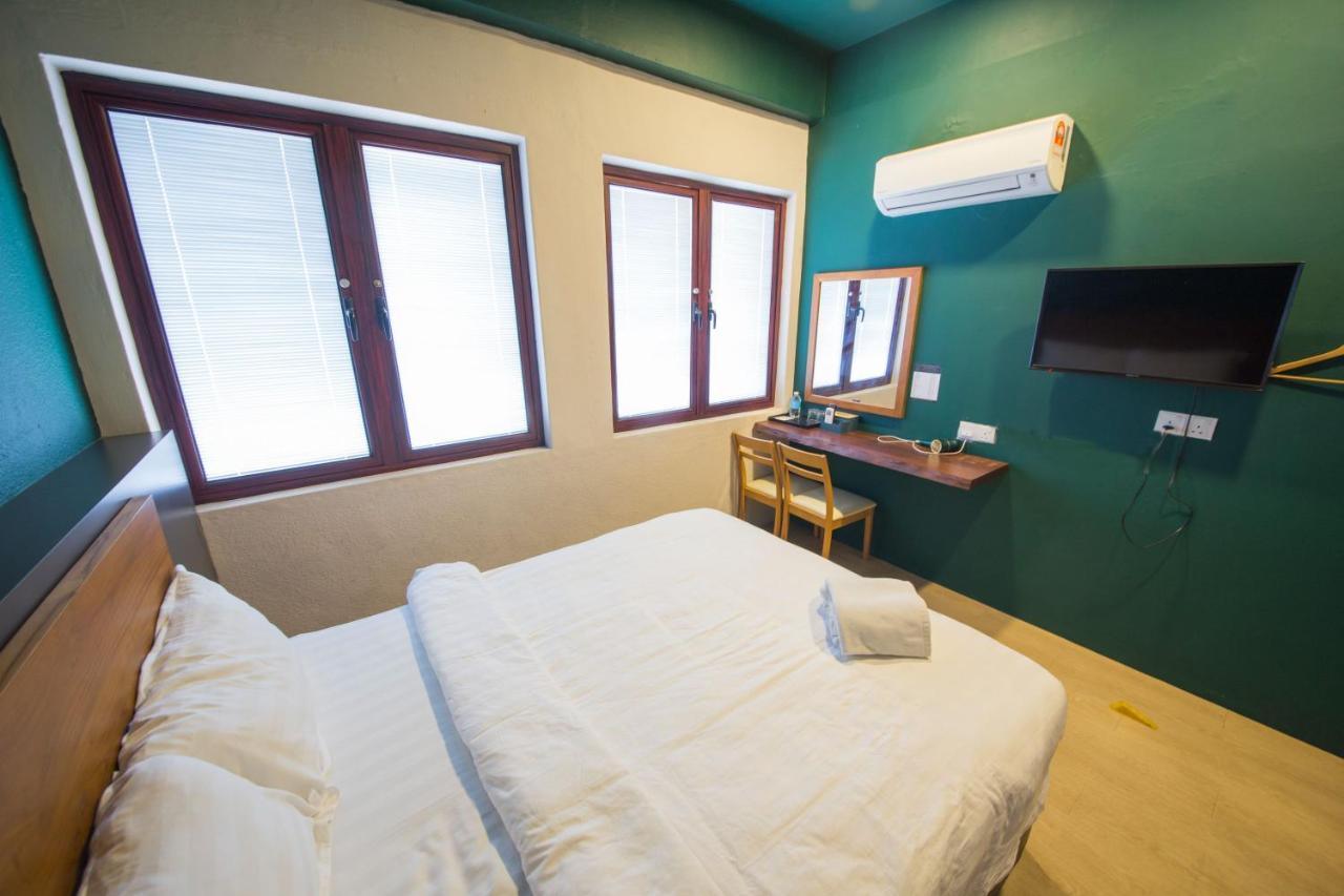 Room V Jalan Sultanah Batu Pahat Bagian luar foto