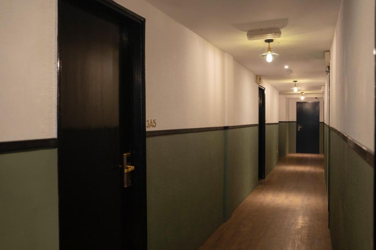 Room V Jalan Sultanah Batu Pahat Bagian luar foto