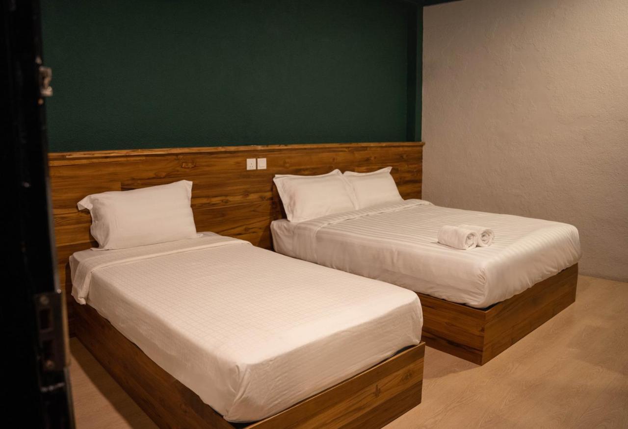 Room V Jalan Sultanah Batu Pahat Bagian luar foto