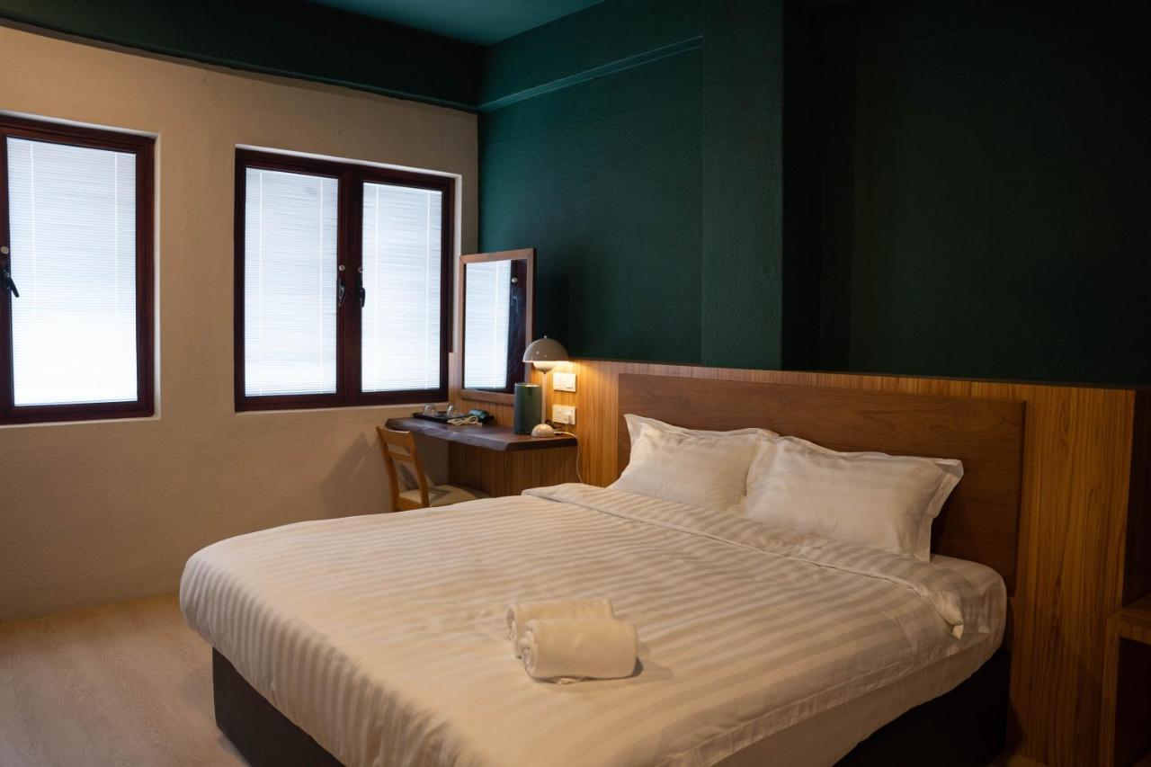Room V Jalan Sultanah Batu Pahat Bagian luar foto