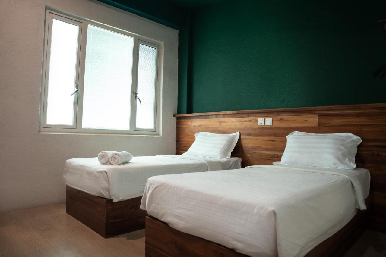 Room V Jalan Sultanah Batu Pahat Bagian luar foto