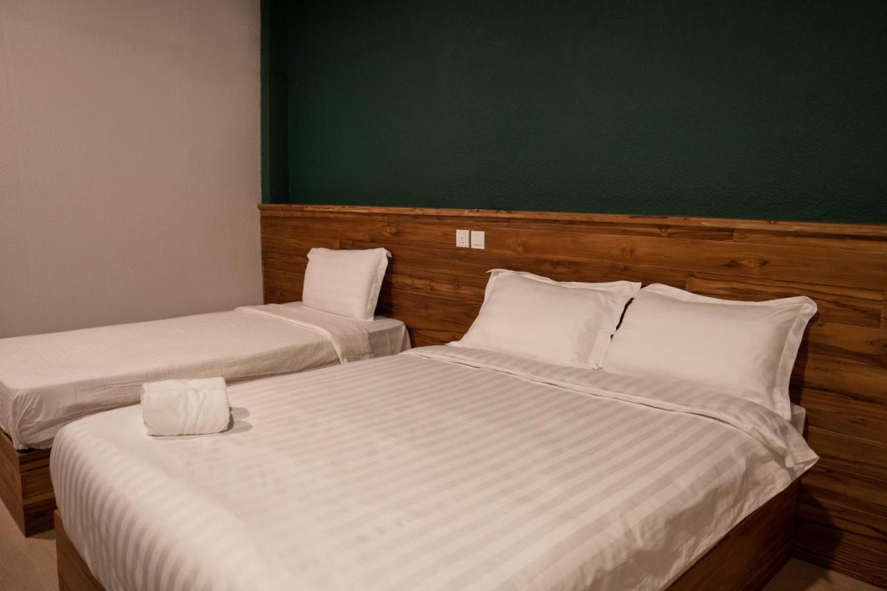 Room V Jalan Sultanah Batu Pahat Bagian luar foto