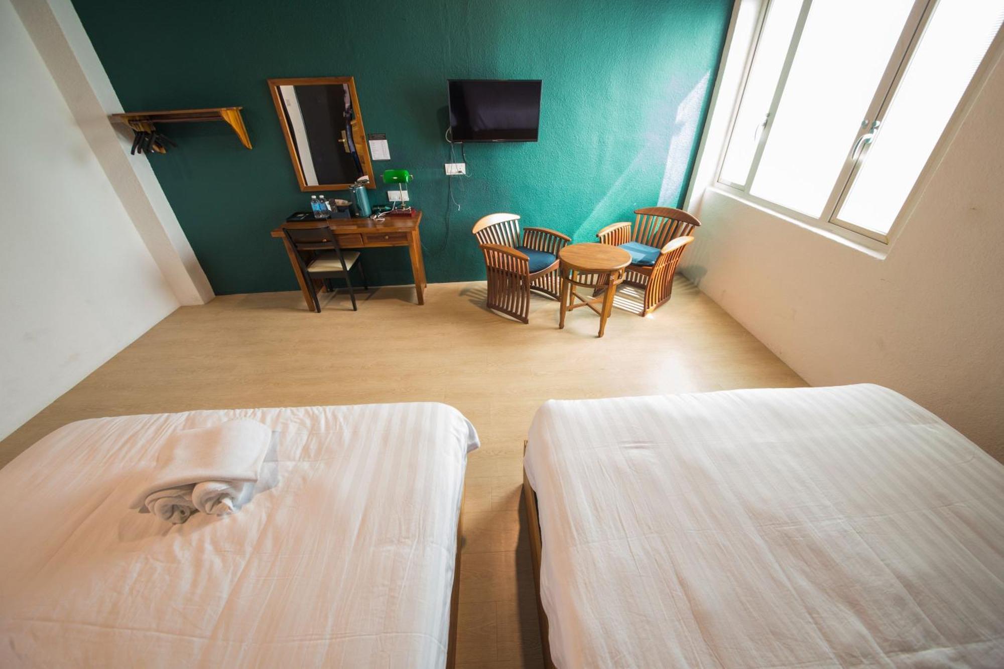 Room V Jalan Sultanah Batu Pahat Bagian luar foto